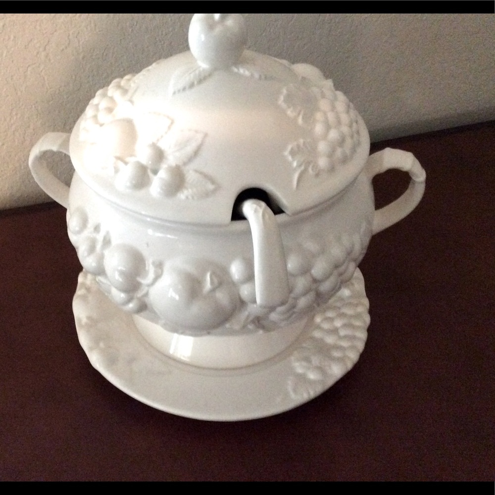 Vintage soup tureen